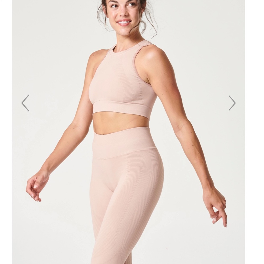 NUX one by one Workout Set- peachy sand